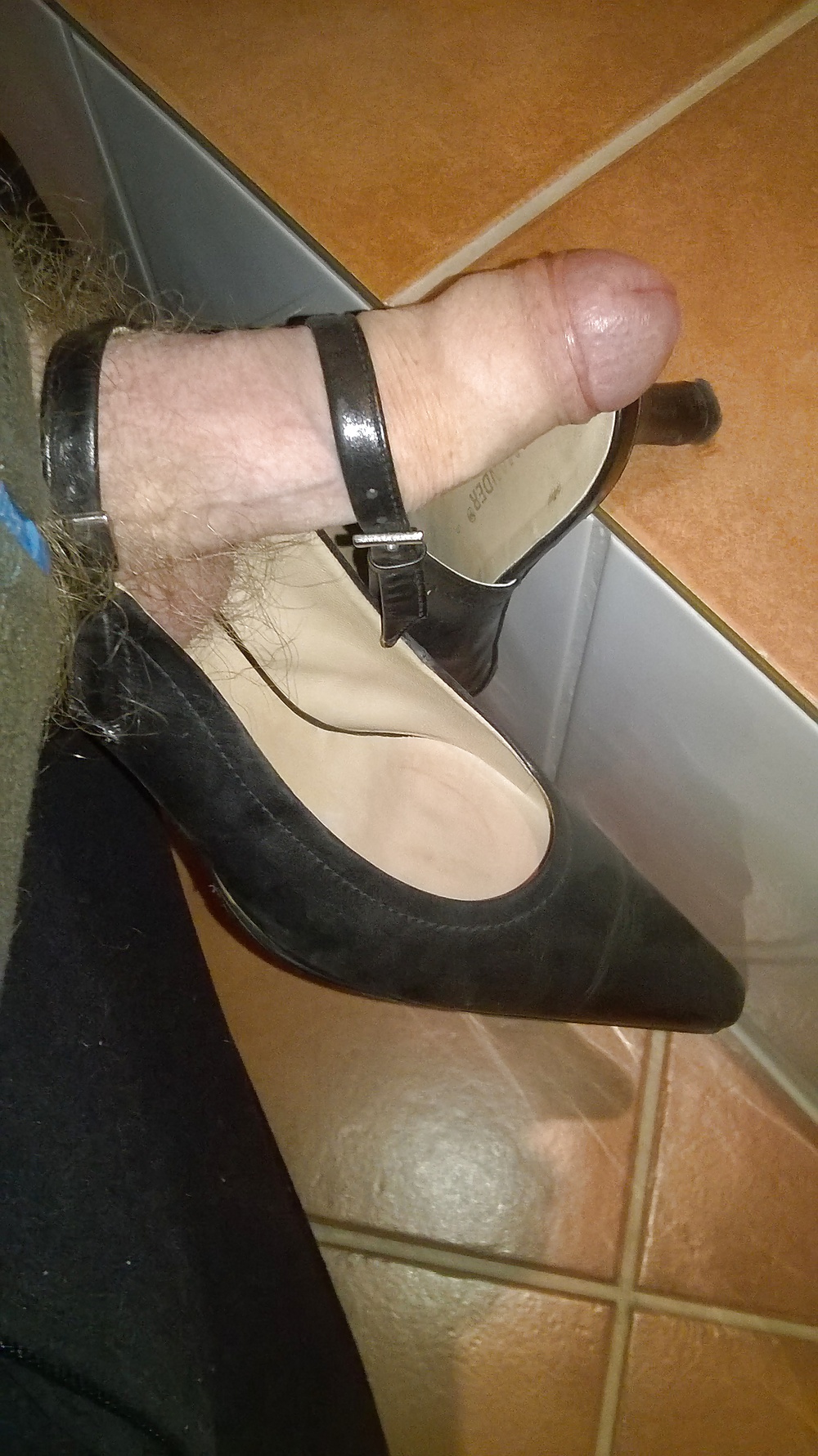 Jugando con los zapatos de mi esposa
 #34021348