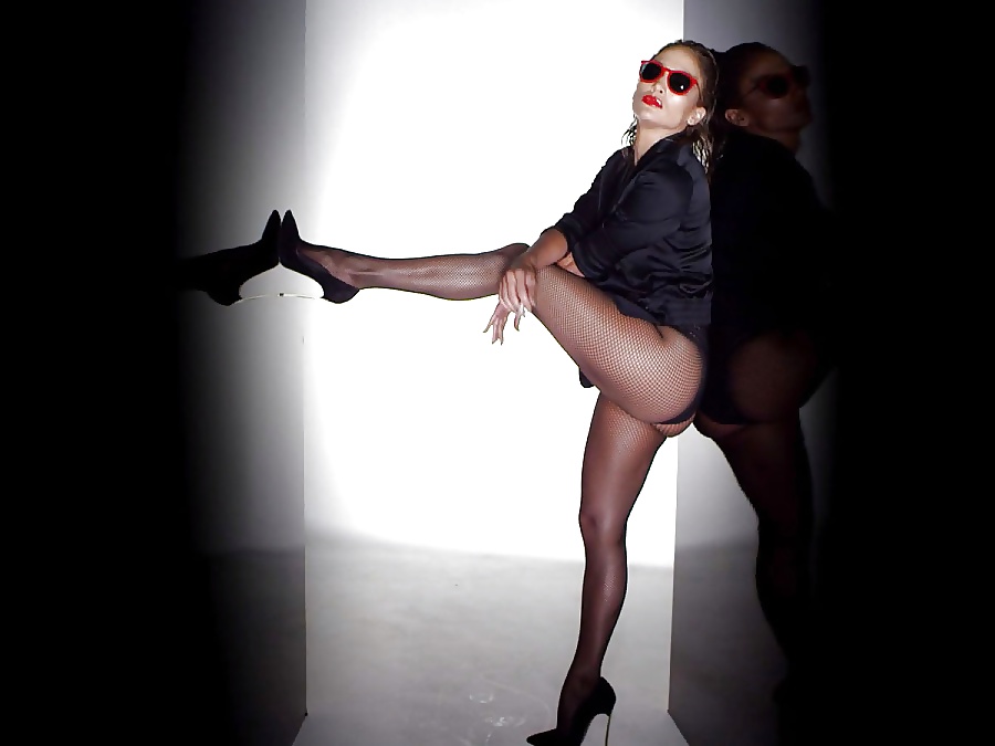 Jennifer Lopez Et Iggy Azalée Big Booty En Maillot De Bain Sexy #32740513