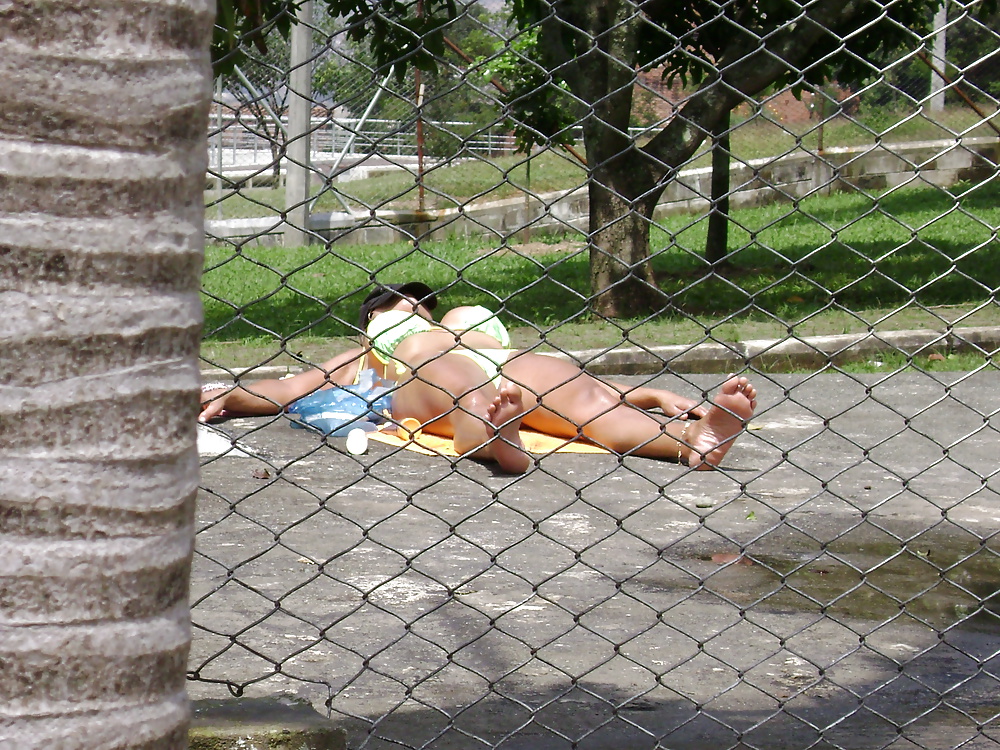 Espiando a vecinas en piscina  #32886052