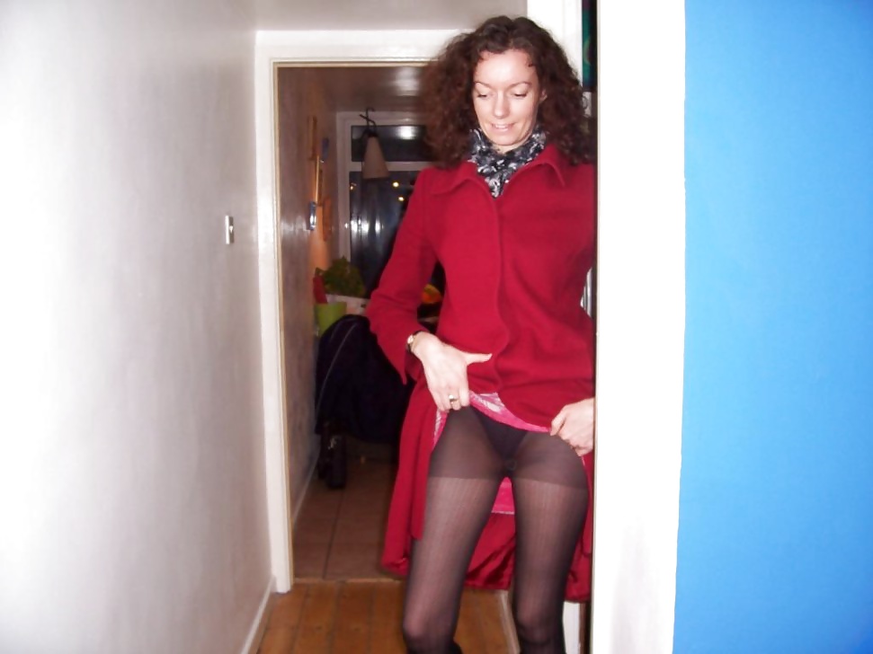 Amateur mature brunette lady wearing pantyhose. #27951013