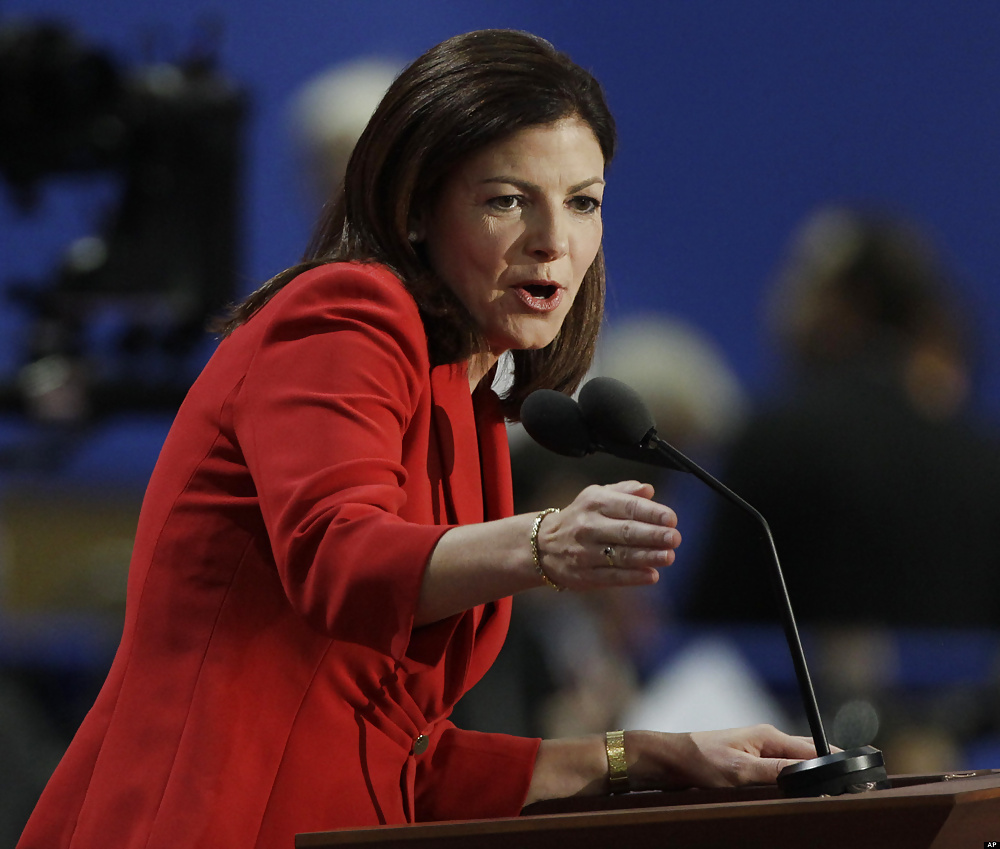 It's so good jerking off to conservative Kelly Ayotte #35039616