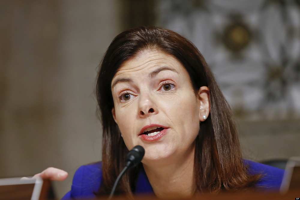 It's so good jerking off to conservative Kelly Ayotte #35039654