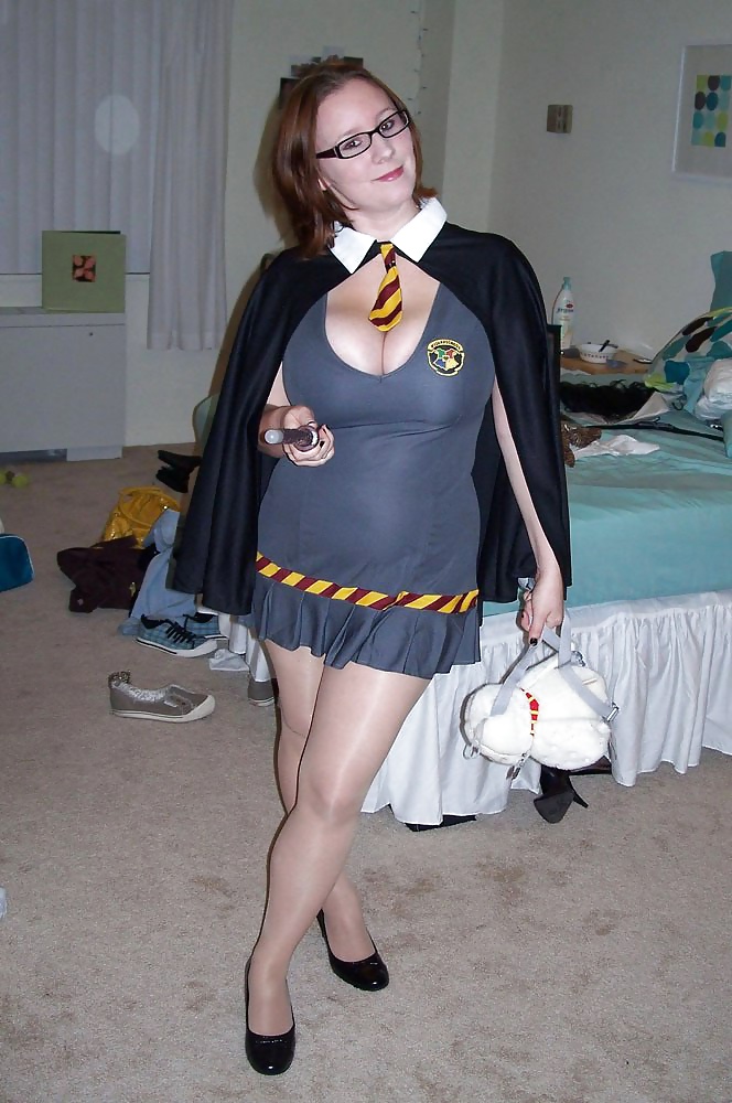 Nothin budd busty!
 #30273652