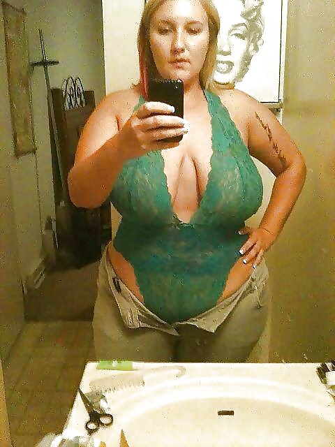 Nothin budd busty!
 #30273689