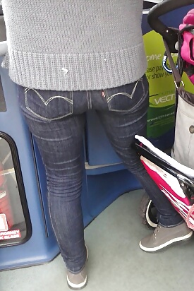 Tight Levi's Jeans Candid on bus #29036990