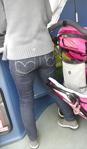 Tight Levi's Jeans Candid on bus #29036995
