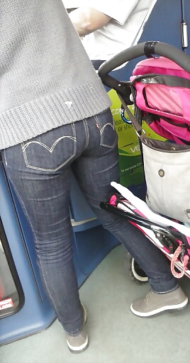 Tight levi's jeans candido sul bus
 #29037004
