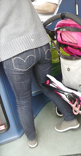 Tight Levi's Jeans Candid on bus #29037008