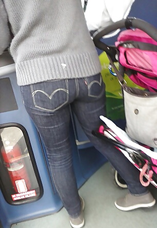 Tight Levi's Jeans Candid on bus #29037012
