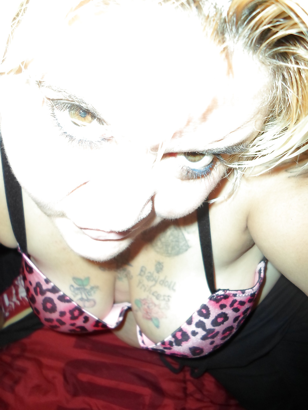 Posando travieso teasing
 #38589094