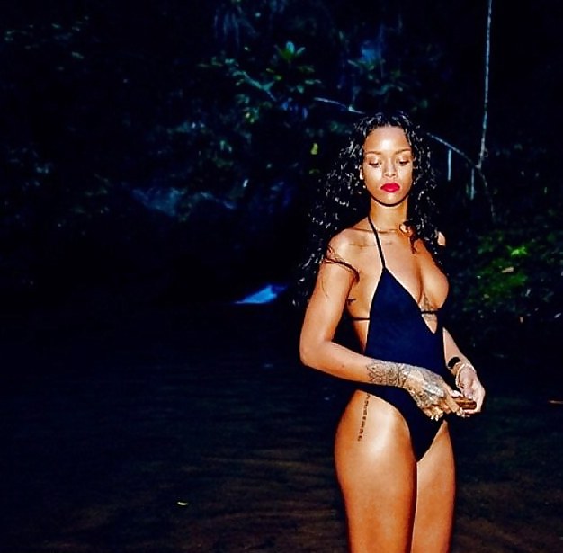 Rihanna: G-string Sexy Ass Au Brésil (omfg !!) - Ameman #24733990