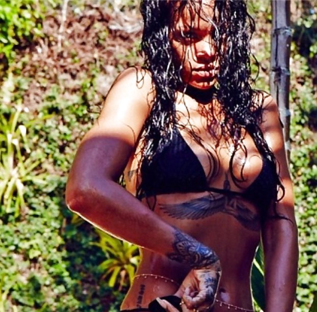 Rihanna: g-string sexy culo in Brasile (omfg!!) - ameman
 #24734002