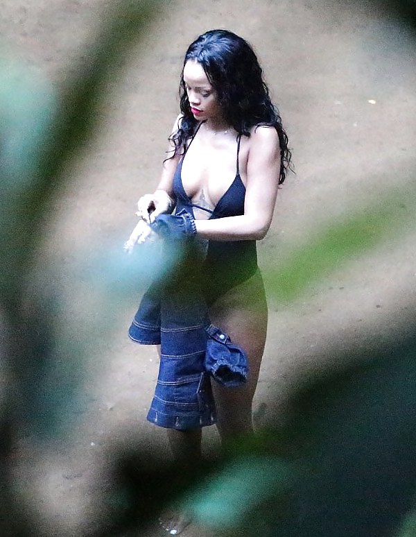 Rihanna: G-String Sexy ASS in Brazil (OMFG!!) - Ameman #24734028