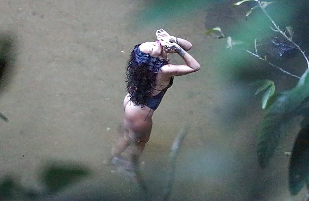 Rihanna: G-string Sexy Ass Au Brésil (omfg !!) - Ameman #24734032