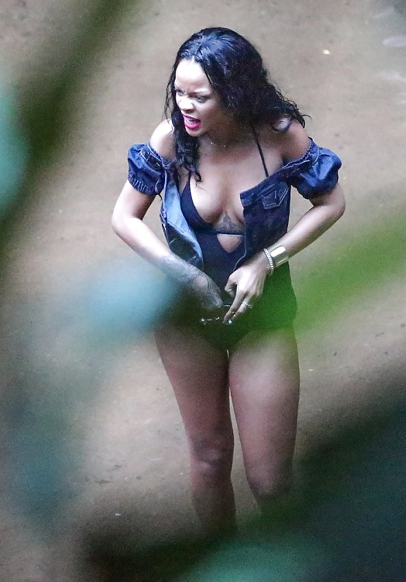 Rihanna: G-String Sexy ASS in Brazil (OMFG!!) - Ameman #24734042