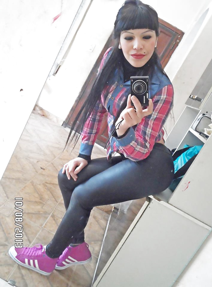 Facha puta con las legging
 #41012490