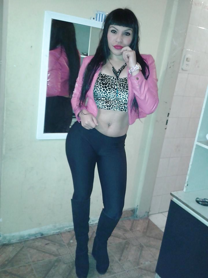 Facha puta con las legging
 #41012654