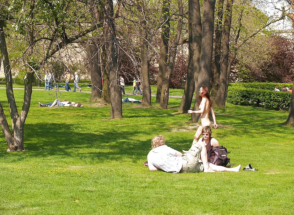 Frau Zögerte Nicht, Ihren Körper Zu Zeigen, Außenseiter #34270648