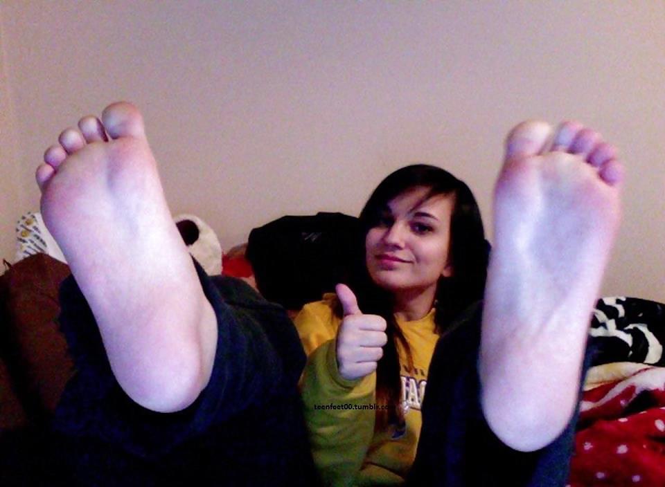 女の子の足 2014 part 3
 #35676221