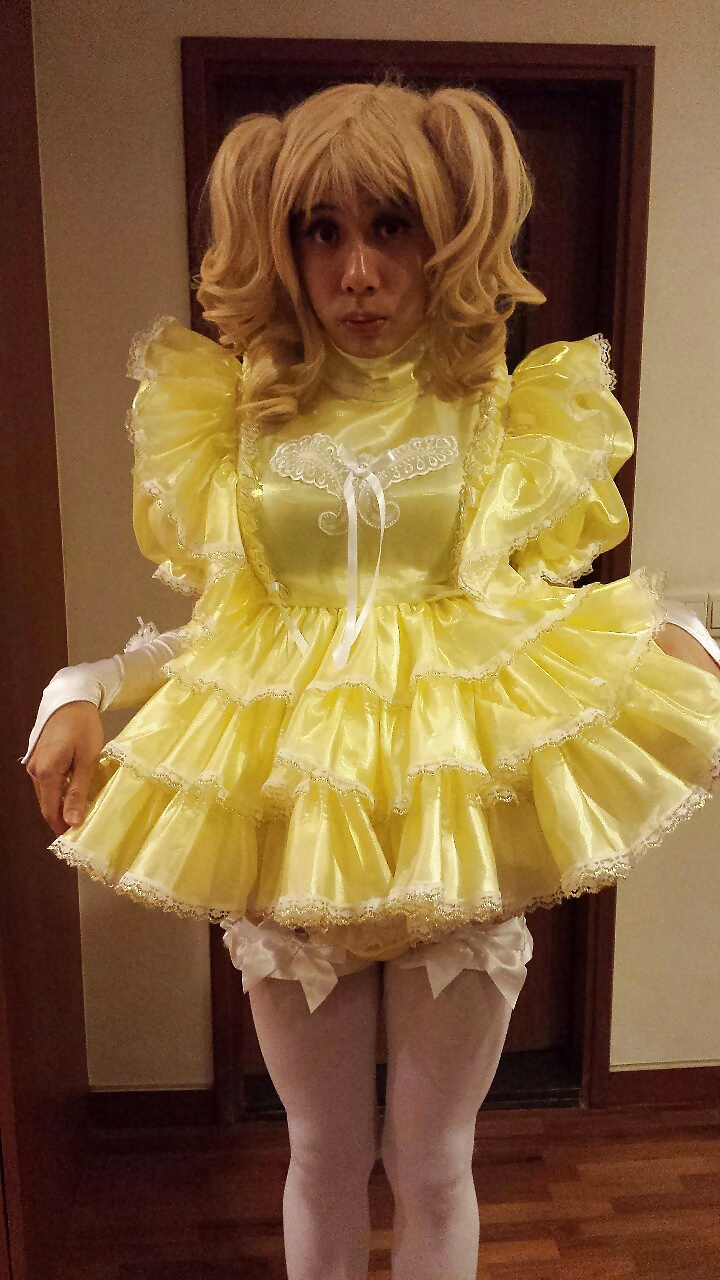 Asian Sissy maid in Yellow #40186475