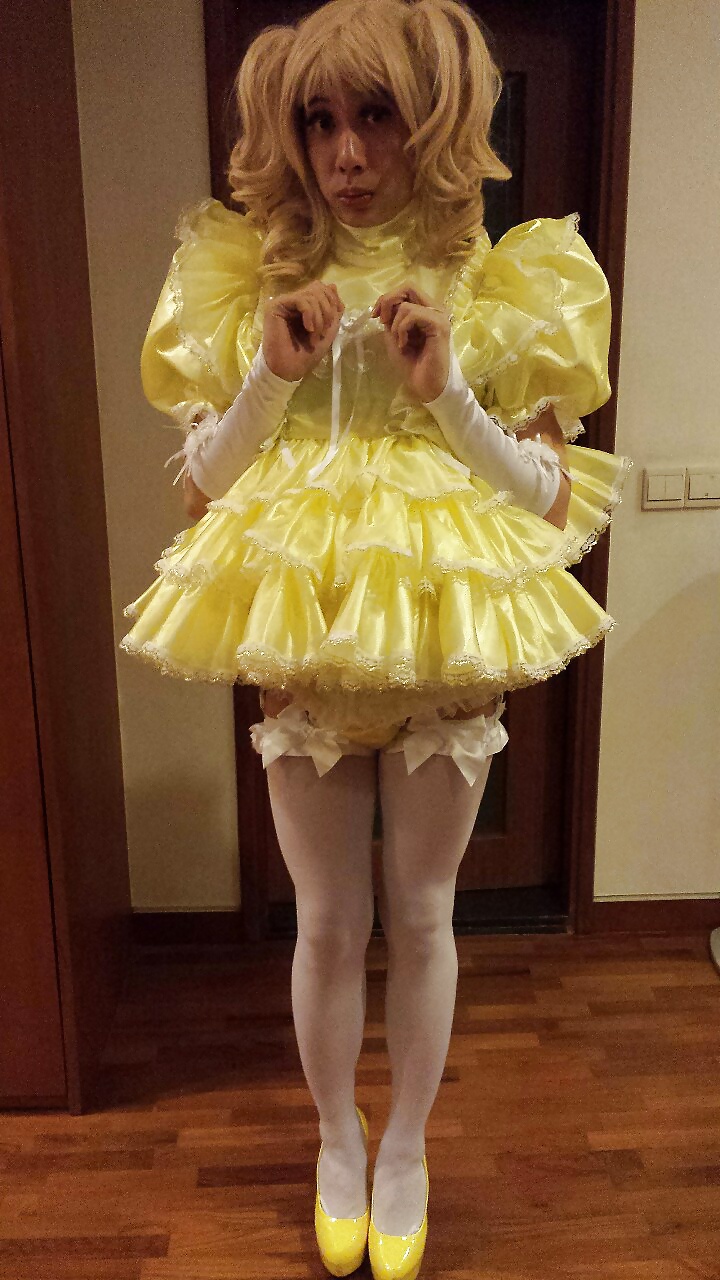 Asian Sissy maid in Yellow #40186485
