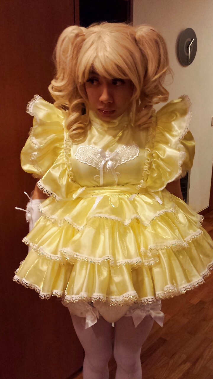 Asian Sissy maid in Yellow #40186511