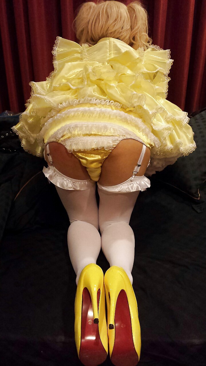 Asian Sissy maid in Yellow #40186529