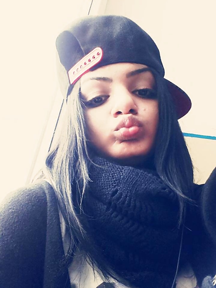 Putas gitanas, besando los labios 2.
 #32203132