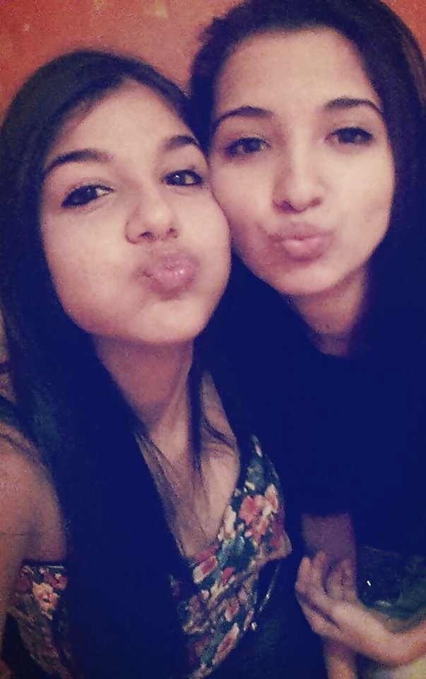 Putas gitanas, besando los labios 2.
 #32203134