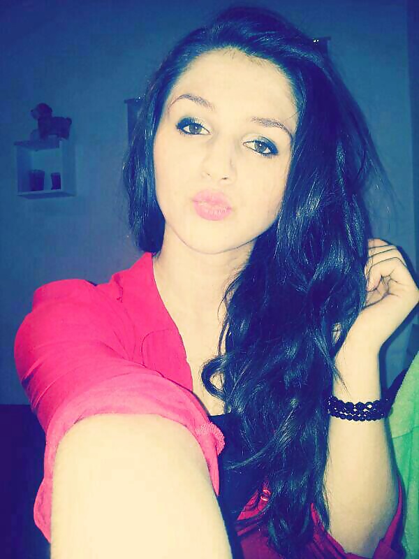 Putas gitanas, besando los labios 2.
 #32203143