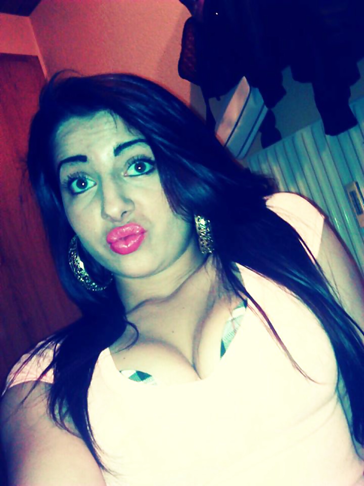 Putas gitanas, besando los labios 2.
 #32203150