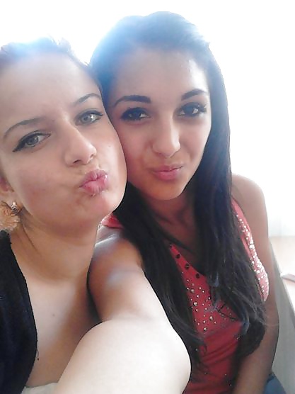 Putas gitanas, besando los labios 2.
 #32203152