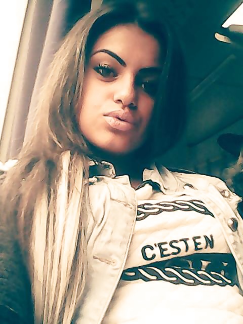 Putas gitanas, besando los labios 2.
 #32203163