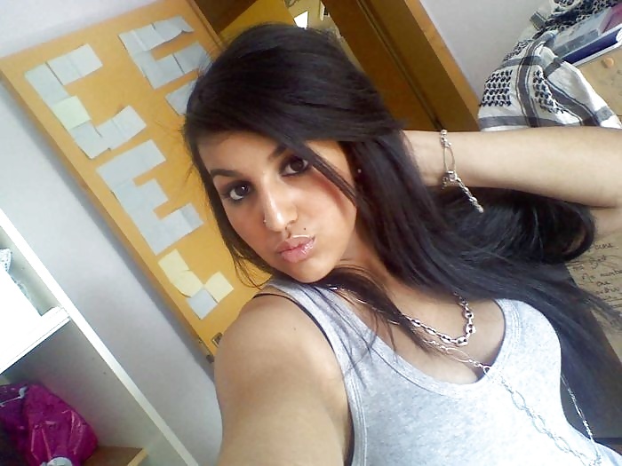 Putas gitanas, besando los labios 2.
 #32203171