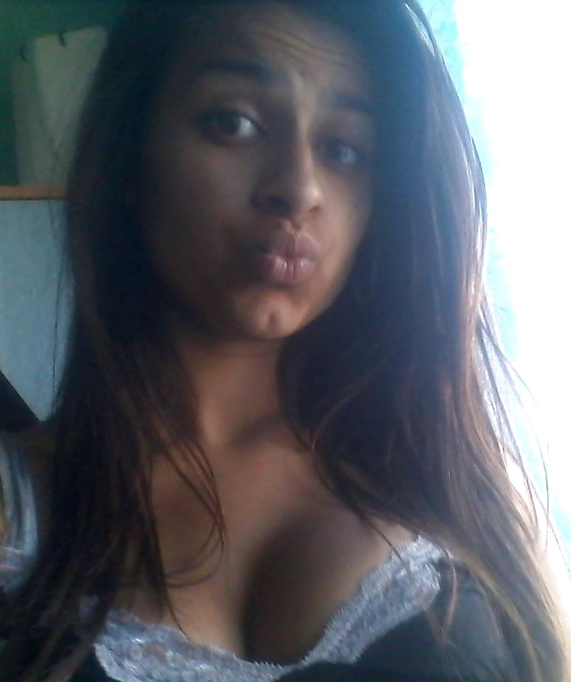 Putas gitanas, besando los labios 2.
 #32203179
