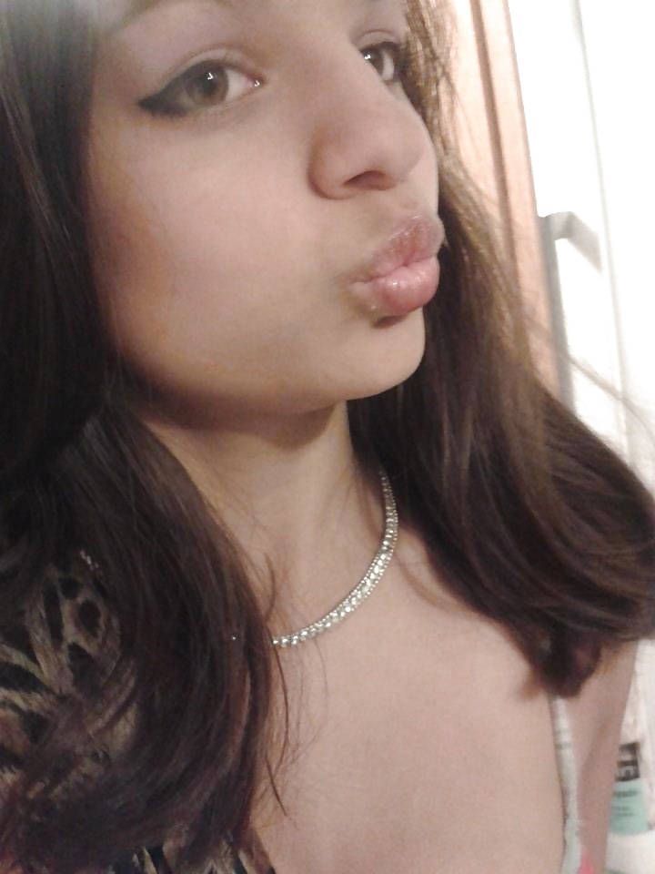 Putas gitanas, besando los labios 2.
 #32203181
