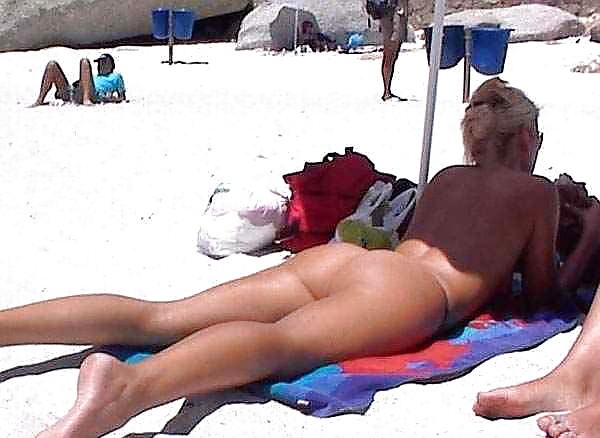 Spiaggia nudista caldo
 #38564739