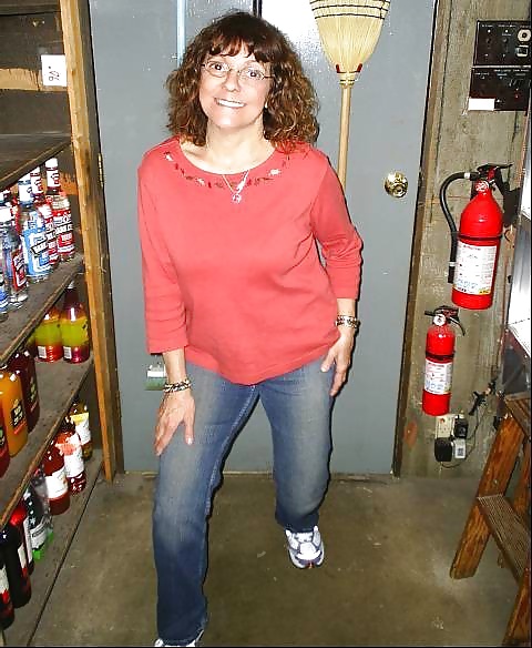 Sandy la troia lavora al nostro negozio di liquori locale
 #28164540