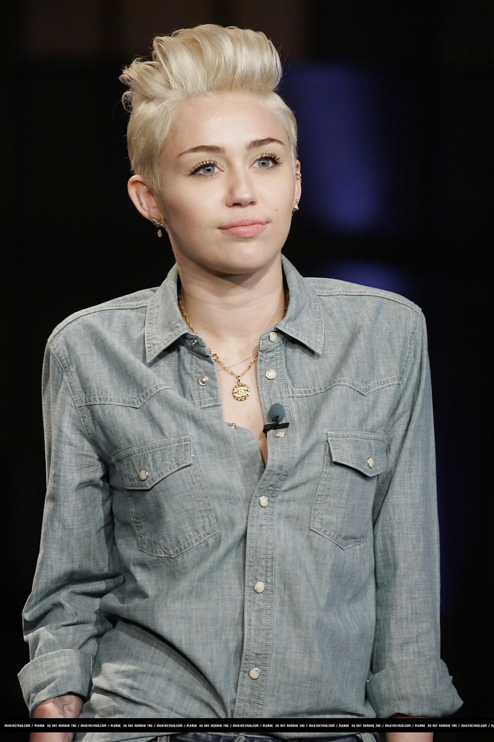 Miley Cyrus - Elle A Besoin D'un Throatfuck #26725621