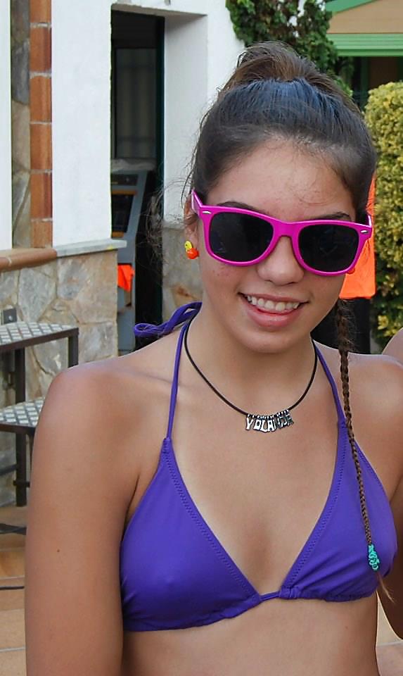 Ver a través de los pezones en las putas jóvenes comentario pls
 #23003168