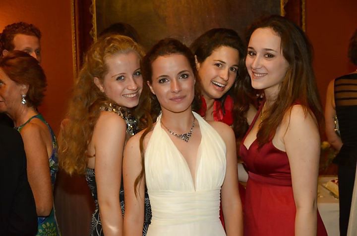 Ver a través de los pezones en las putas jóvenes comentario pls
 #23003204