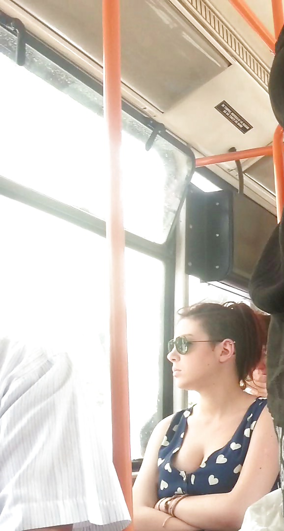 Spy vecchio + giovane in autobus e tram rumeno
 #34197845