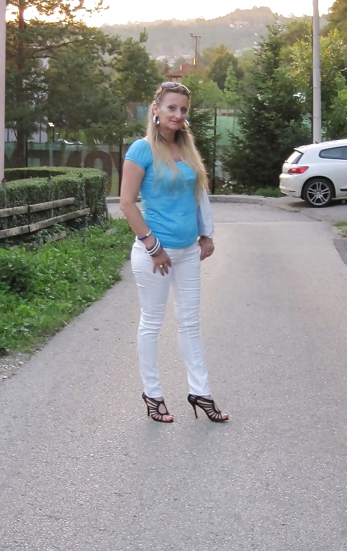 熟女 1--。
 #29786348