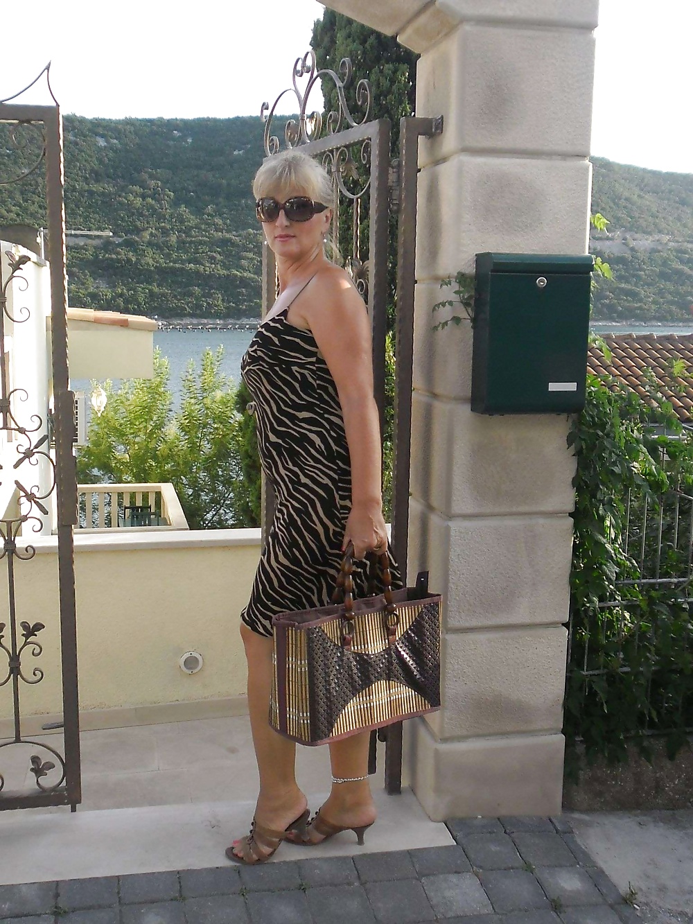 熟女 1--。
 #29786354