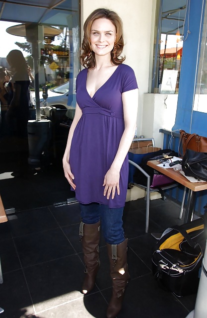 Emily Deschanel 2 #40412386