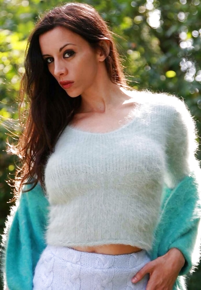 Sweater Tits #41095336