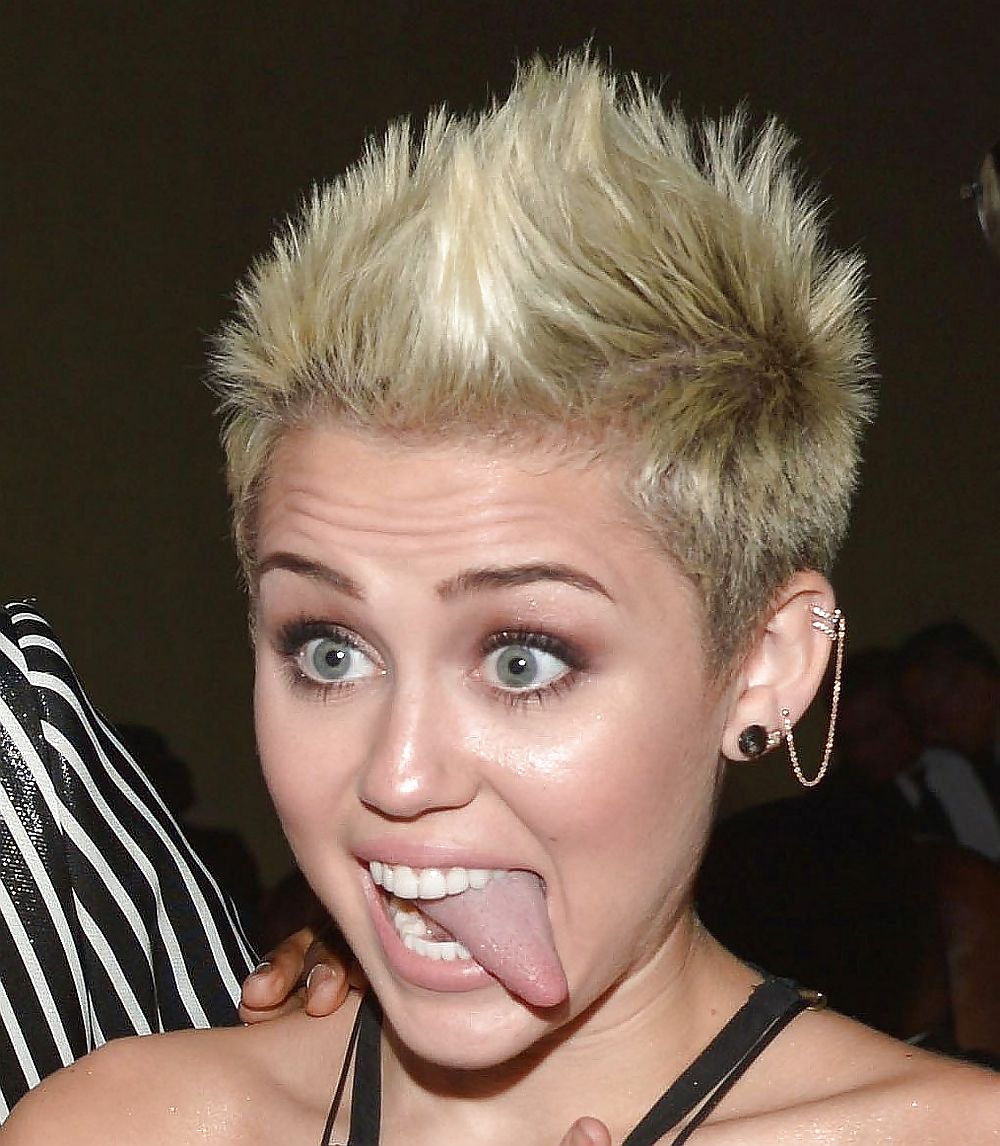 Miley Cyrus Zunge #36314088