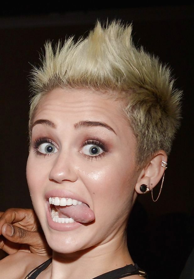 Miley Cyrus Zunge #36314092