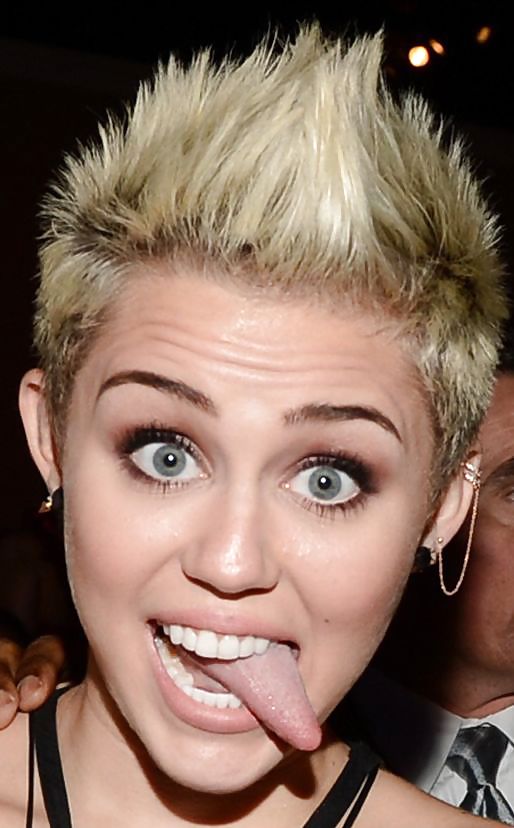 Miley Cyrus Zunge #36314094