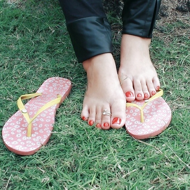 PEZINHOS COM HAVAIANAS #38966322